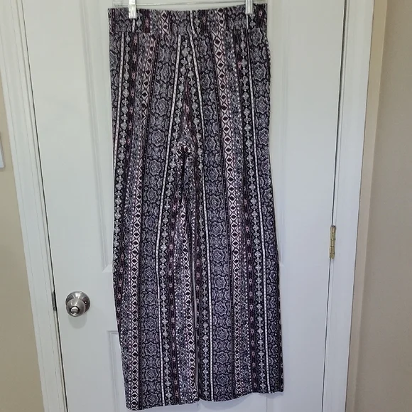 Studio Black and White Geometric Wide Leg Pants - Picture 2 of 5